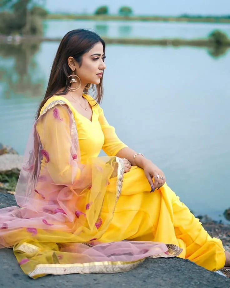 Alone Sad Girl Dp For Facebook