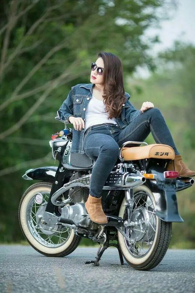 Attitude Stylish Girl Pic